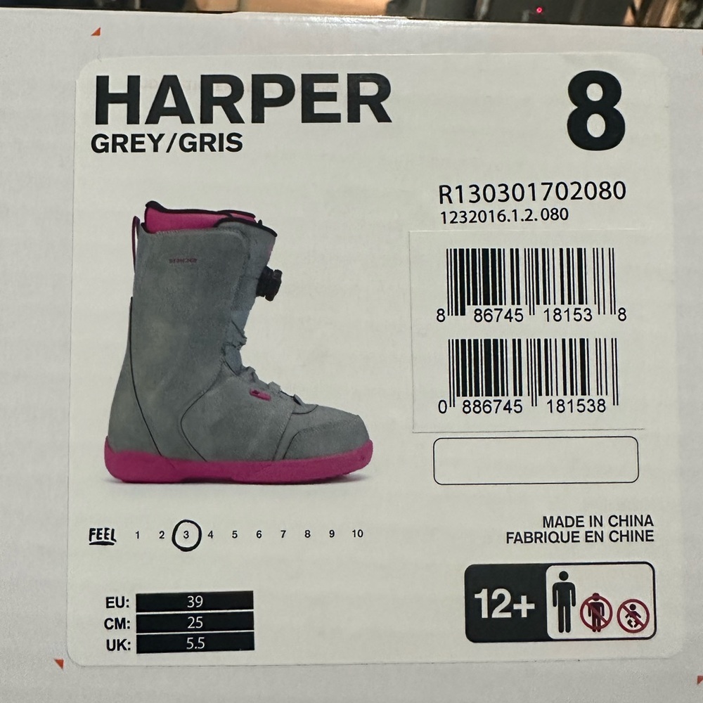 Snowboard boots